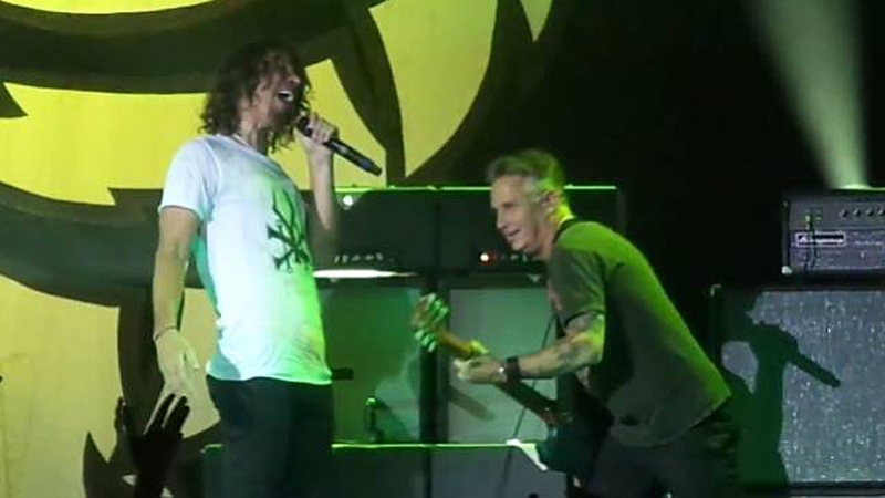 McCready joined the band for a performance of the track Superunknown