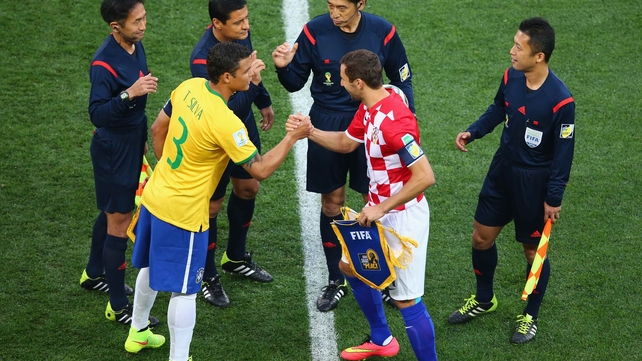 Captains Thiago Silva and Darijo Srna shake hands before the kick-off