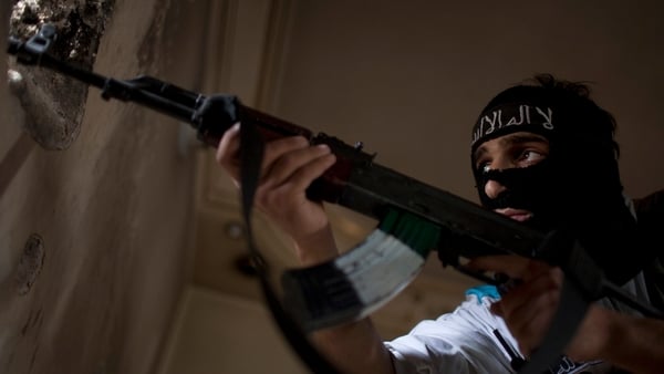 An IS assault forced the army to pull back late last night