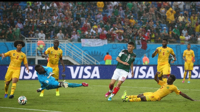 Mexico forward Oribe Peralta scores at 61' to bring his team ahead 1-0