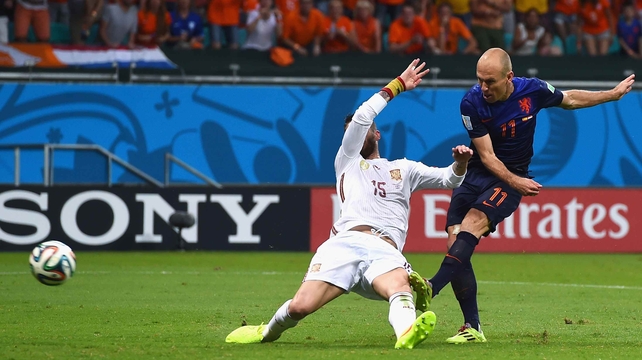 Soon after halftime, Dutch forward Arjen Robben blasts a tricky ball past the Spanish defence at 53' to claim the lead at 2-1