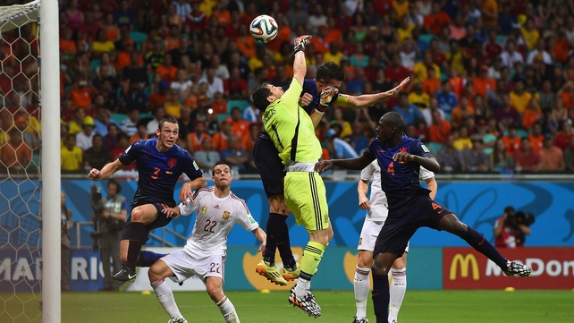 And just over 10 minutes later, Netherlands defender Stefan de Vrij (#3) wrangled a free kick into the net with a sneaky header