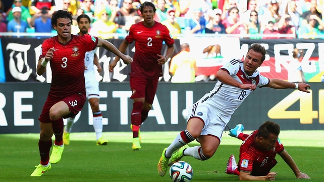 At 12' Portugal defender João Pereira took down Germany forward Mario Goetz in the box, receiving the first yellow card of the match