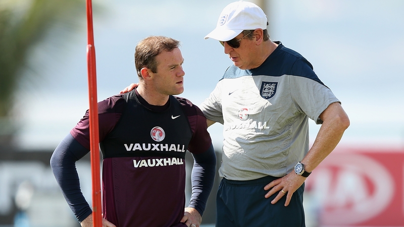 Wayne Rooney talks to Roy Hodgson during a training session at the Urca military base on Monday