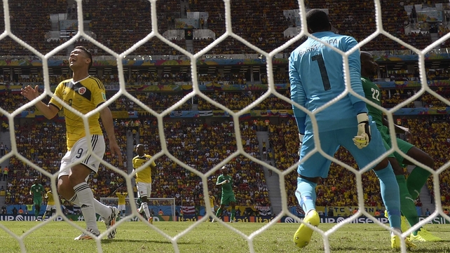 Colombia made nothing of a beautiful chance at 29' when an unmanned Teofilo Gutierrez failed to convert on a ball that fell perfectly at his feet