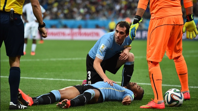 Uruguay had a scare at 56' when Pereira got knocked hard in the head by Sterling's knee. The midfielder seemed completely out of it for a few moments, but he eventually played out the rest of the match
