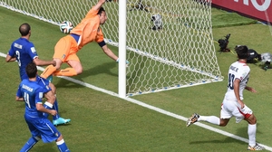 Then at 44' Costa Rica forward and captain Bryan Ruiz scored on a header that bounced off the crossbar about a foot behind the line