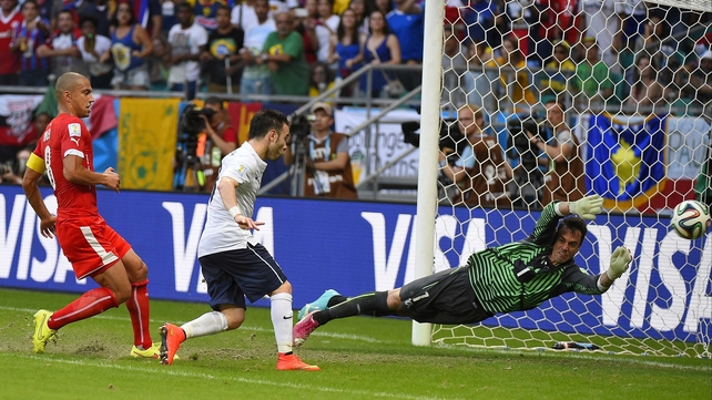 France redeemed their earlier missed opportunity at 40' however, when midfielder Mathieu Valbuena knocked one in from close range