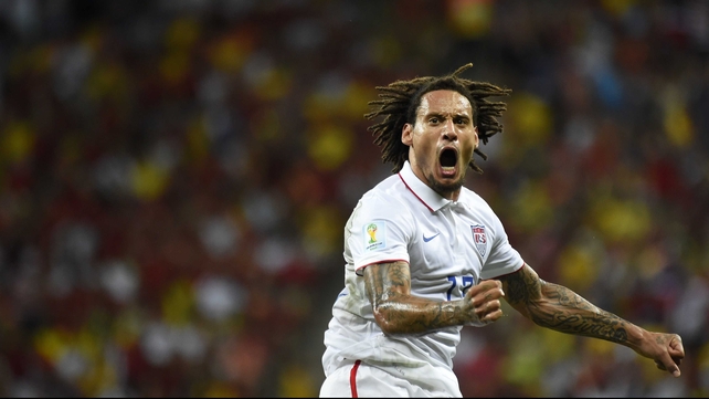The American fans were rewarded at 64' when midfielder Jermaine Jones scored on a spectacular strike from distance to even the score at 1-1