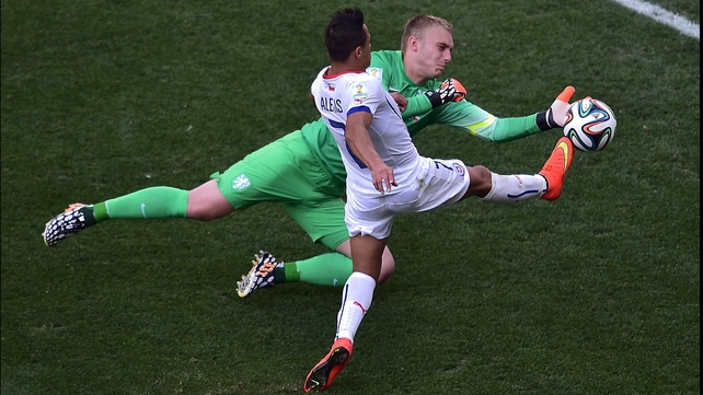 The first match of Day 12 saw Group B leaders Netherlands and Chile face off at the Arena Corinthians in São Paulo