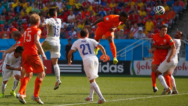 Netherlands broke through for real at 77' when midfielder Leroy Fer scored past Chile keeper Claudio Bravo on an athletic header