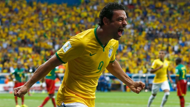 Fred celebrated his 49' strike which made the score 3-1 in Brazil's favour