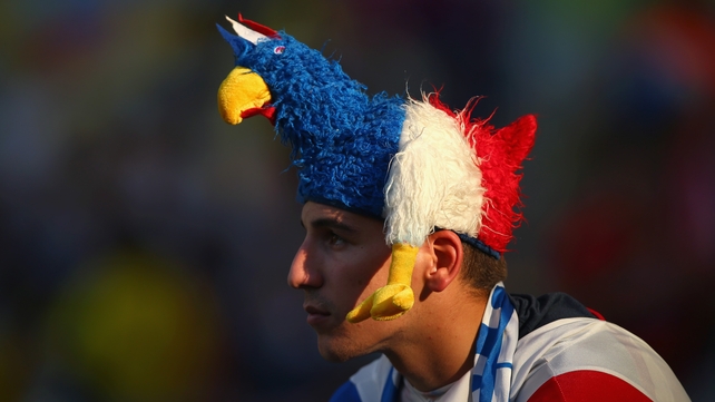 On your 'ead, son: Fan and feathered friend focused on French form