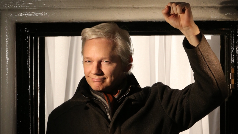 Julian Assange will model in London Fashion Week at the Ecuadorian Embassy