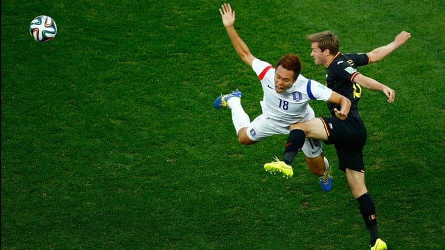 South Korea continued to pressure Belgium throughout, as Shin-Wook continued to fly across the pitch, this time working against defender Nicolas Lombaerts