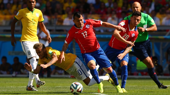 ... which saw both teams come out totally going for it. Neymar theatrically flew across the pitch, putting himself in the way of a few challenges from Gary Medel and the rest of Chile's defence