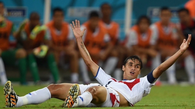 Ruiz protested a seeming foul to no avail