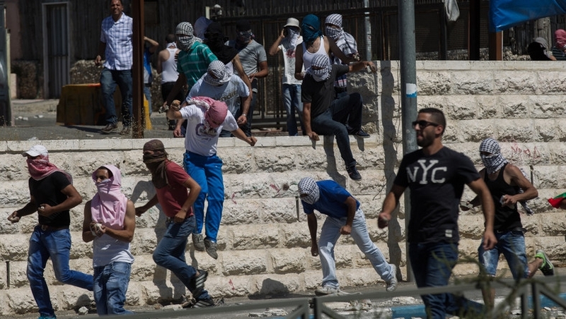 Palestinian protesters threw stones and Molotov cocktails towards Israeli police