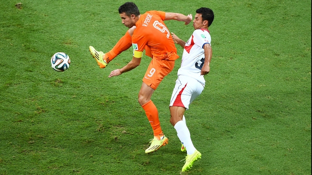 Netherlands star striker and captain Robin van Persie came out with good energy, but he couldn't create any magic in the first, as Costa Rica defender Giancarlo Gonzalez and company kept him in check