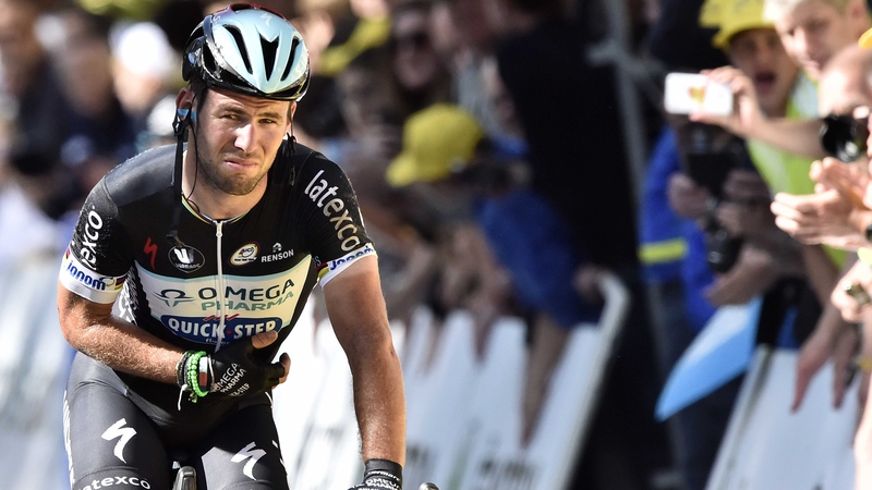 Mark Cavendish finished the stage, clearly injured, after the crash