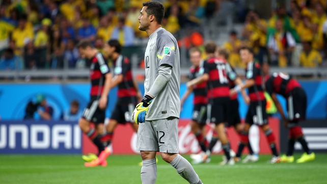 While Cesar looked dejected after having conceded five goals in the first 30' of play