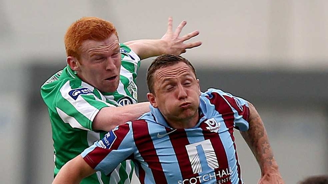 Bray's Adam Mitchell with Gary O'Neill of Drogheda during their SSE Airtricity League clash