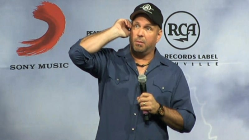 Garth Brooks said he would be happy to meet with Taoiseach Enda Kenny about cancelled concerts