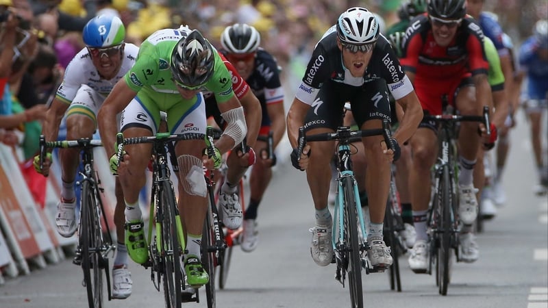 Matteo Trentin (R) beats Peter Sagan (L) to the line