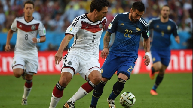 The match started off with a quick pace that only let up when the half-time whistle sounded. Germany defender Mats Hummels worked against Argentina forward Ezequiel Lavezzi