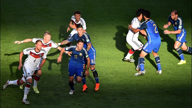 Players from both sides continued their tango while preparing to receive the ball