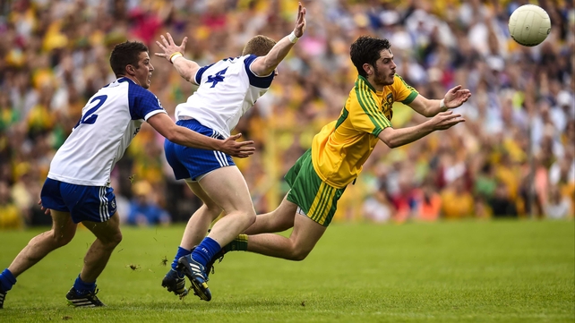 Ryan McHugh gets the ball away with Ryan Wylie and Colin Walshe close by