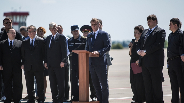 Hans Docter (C), Dutch Ambassador to Ukraine, speaks at the departure ceremony for the victims of the crash
