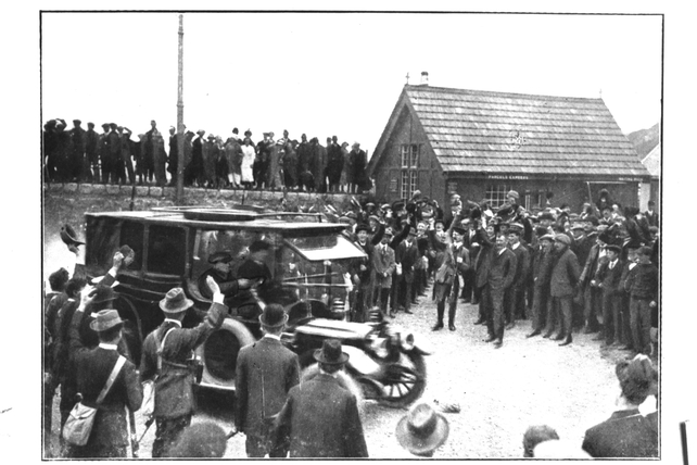 Republicans who had just collected the weapons are cheered by crowds (Pic: RTÉ Stills Library)