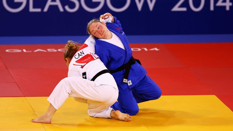 Audree Francis-Methot of Canada competes with Lisa Kearney (R)