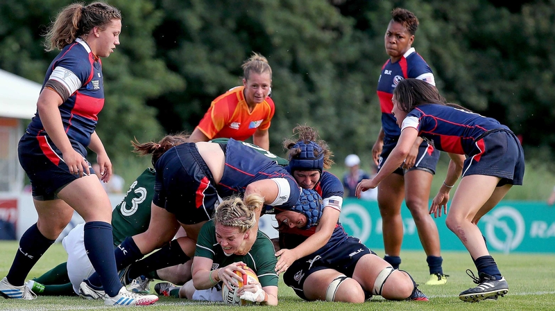 Niamh Briggs touches down
