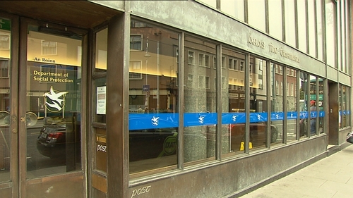 The Dept of Social Protection said a woman had been overpaid almost €20,000, when she was actually due a €700 refund