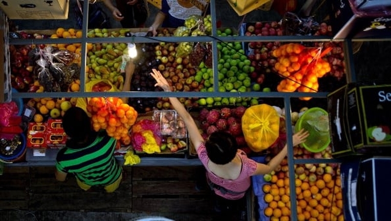 Common foods that keep scurvy at bay include oranges, strawberries, broccoli and kiwi