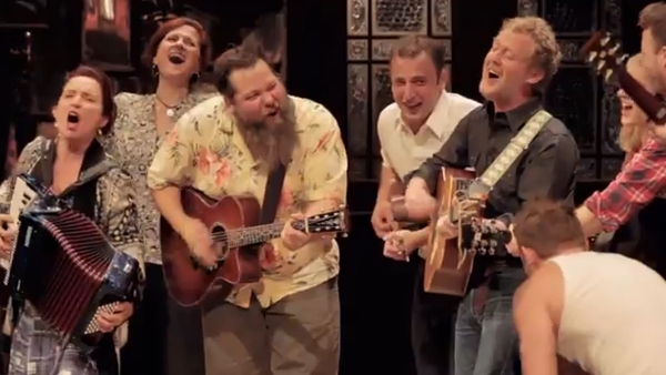 Hansard and the cast at Pantages Theater (Screengrab: Fox Searchlight)