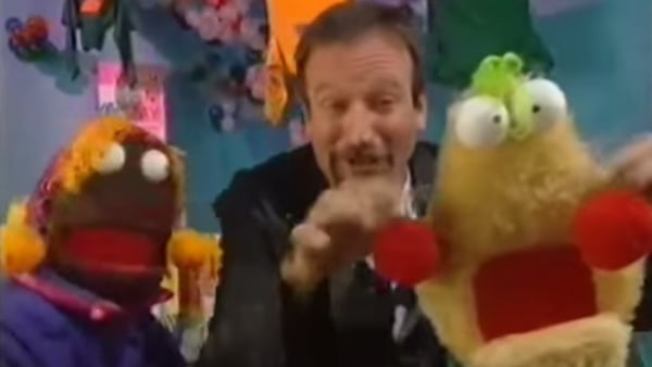 Mork meets two fellow aliens
