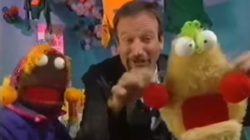 Mork meets two fellow aliens