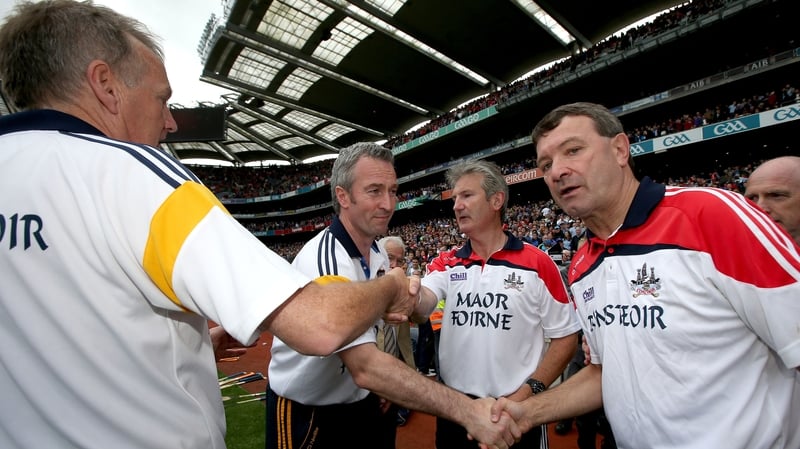 Jimmy Barry-Murphy congratulates Tipperary's Eamon O'Shea after the game