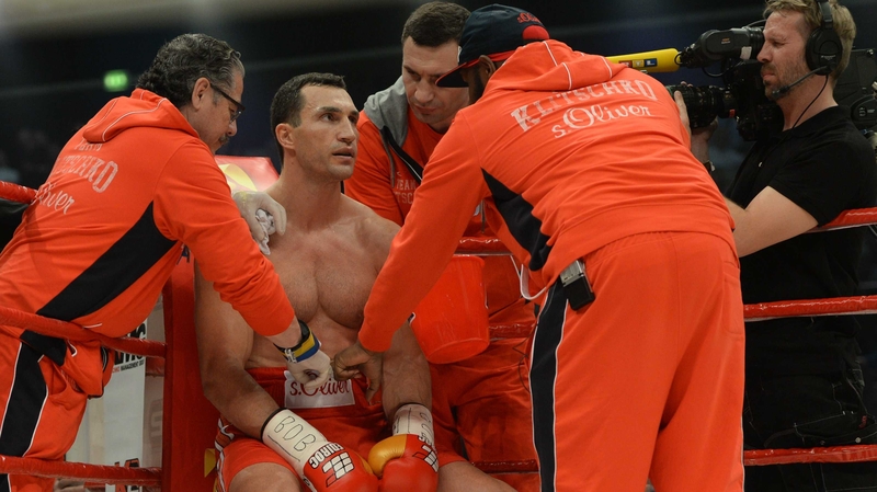 Vladimir Klitsckho has postponed his world title fight with Kubrat Pulev due to injury