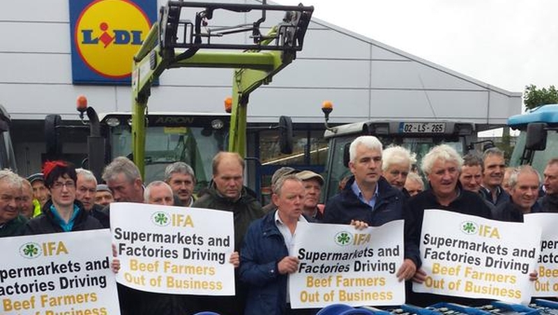 The protest, which is organised by the IFA, involves over 50 tractors and hundreds of farmers (Pic: @IFAmedia)