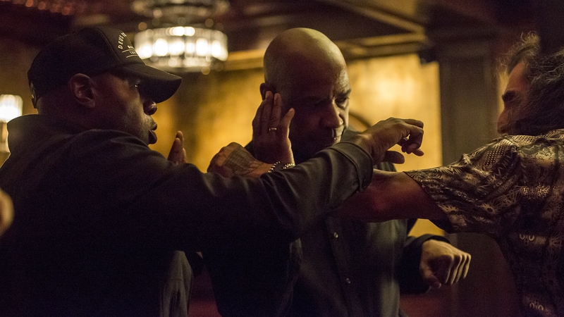 Washington rehearsing fight scenes with director Fuqua (left)