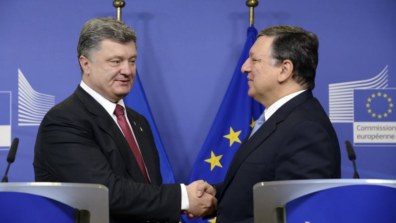 Ukrainian President Petro Poroshenko has urged the EU to take stronger action against Russia