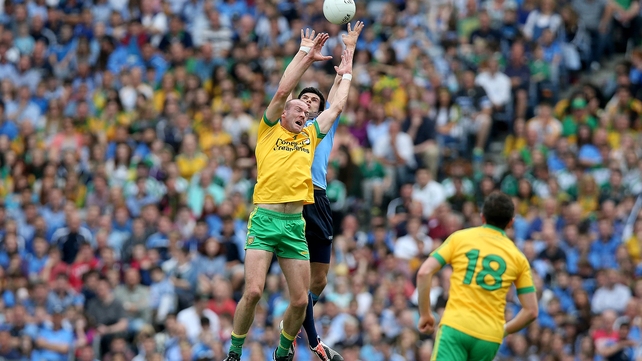 Neil Gallagher rises with Cian O'Sullivan