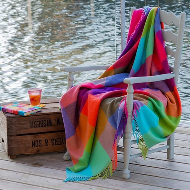 Avoca carnival throw