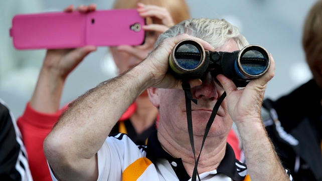 Two ways to watch the minor game: binoculars and smartphone