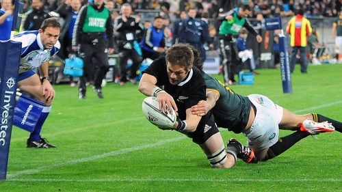 Richie McCaw scored a vital try for New Zealand