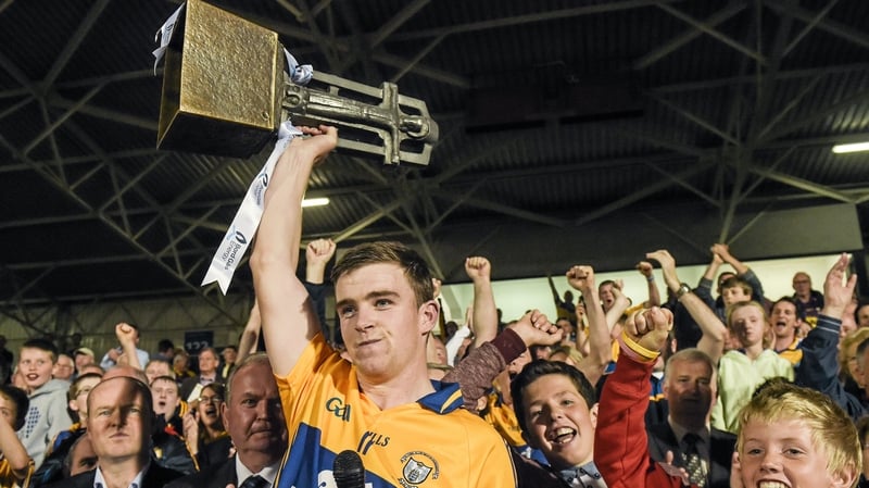 Winning Clare captain Tony Kelly lifts the trophy at Semple Stadium